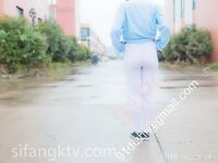 Đối diện ký túc xá nam, máy hút bụi bị lộ và bị theo dõi