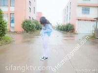 Đối diện ký túc xá nam, máy hút bụi bị lộ và bị theo dõi