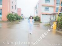 Đối diện ký túc xá nam, máy hút bụi bị lộ và bị theo dõi