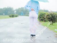Đối diện ký túc xá nam, máy hút bụi bị lộ và bị theo dõi