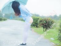 Đối diện ký túc xá nam, máy hút bụi bị lộ và bị theo dõi