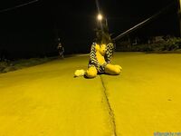高顏模特身材氣質網紅女神【總在你背後TK】露臉淫亂私拍，女神調教成母狗給黃毛兄弟一起肏3P