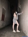 高顏模特身材氣質網紅女神【總在你背後TK】露臉淫亂私拍，女神調教成母狗給黃毛兄弟一起肏3P