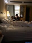 高顏模特身材氣質網紅女神【總在你背後TK】露臉淫亂私拍，女神調教成母狗給黃毛兄弟一起肏3P