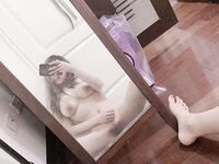 -Showing your face is the way to go! The high-faced S-class beautiful pussy peripheral green tea bitch [Bo Yi] privately filmed in the welfare group, touching herself Lily and having sex with water jets and masturbating her pussy