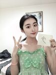 反差露臉美女應大神【一少】定製+19套情趣淫照 綠色衣服半身