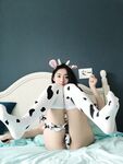 反差露脸美女应大神【一少】定制+19套情趣淫照奶牛情趣