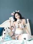 反差露脸美女应大神【一少】定制+19套情趣淫照奶牛情趣