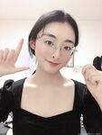 反差露臉美女應大神【一少】定製+19套情趣淫照 黑色衣服半身