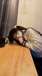 Sos Bunny yang lembut dan comel berstokin hitam untuk dimainkan