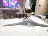 窮人女神富人母狗，硅膠娃娃般極為罕見白虎一線天饅頭粉屄高顏值美女淪為金主性奴紫薇啪啪相當反差