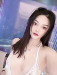 窮人女神富人母狗，硅膠娃娃般極為罕見白虎一線天饅頭粉屄高顏值美女淪為金主性奴紫薇啪啪相當反差