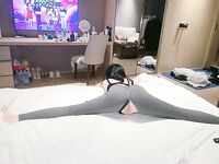 窮人女神富人母狗，硅膠娃娃般極為罕見白虎一線天饅頭粉屄高顏值美女淪為金主性奴紫薇啪啪相當反差