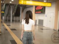 Thân hình nóng bỏng của Hina hoàn toàn khỏa thân và dầu là sức quyến rũ tột cùng. Các lỗ chân lông của bào ngư hổ trắng tươi non mềm mại vô cùng quyến rũ.