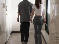 Thân hình nóng bỏng của Hina hoàn toàn khỏa thân và dầu là sức quyến rũ tột cùng. Các lỗ chân lông của bào ngư hổ trắng tươi non mềm mại vô cùng quyến rũ.