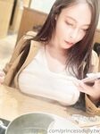 Người mẫu sắc đẹp nổi tiếng nhất [Weng Yuchen (Doll)] trên trang web người lớn có những bức ảnh riêng tư mới nhất trên cộng đồng cá nhân. Cô ấy thủ dâm và quan hệ tình dục, thể hiện sự rèn luyện của mình. Cô ấy có tư tưởng cởi mở và quy mô táo bạo.