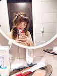 Twitterで最新の流出したのは、さまざまな卑猥なプライベート写真を撮影する代替心理学の女子大生[カリン]です。彼女はプライベートな部分を作成するのが好きで、親友のリリーとセックスするのが好きです。