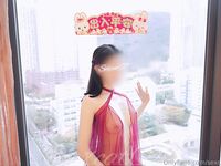 模特身材一字马极品娇妻【性爱猫】订阅，各种黄色剧情大片，户外群P乱伦勾引