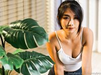 Showing your face is the way to go! With 280,000 followers on Twitter, hairless first-line steamed bun pussy 36D pure desire girl [rabbit brownie] privately filmed, Lily exposed various types of training and sex
