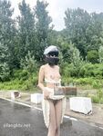 極品大長腿苗條身材陰釘騷妻【金秘書】福利2，公園超市各種人前露出放尿啪啪自慰，相當過癮