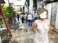 顔を見せることが最善策です！人々は見た目が清らかで、肌が白く、無毛で美しく、女の子を露出するのが大好きであるべきではありません[Yiliwen]を購読して、街頭のスーパーマーケットやショッピングモールでさまざまな人々の前で自分自身を露出させてください。