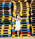 顔を見せることが最善策です！人々は見た目が清らかで、肌が白く、無毛で美しく、女の子を露出するのが大好きであるべきではありません[Yiliwen]を購読して、街頭のスーパーマーケットやショッピングモールでさまざまな人々の前で自分自身を露出させてください。