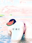 顔を見せることが最善策です！人々は見た目が清らかで、肌が白く、無毛で美しく、女の子を露出するのが大好きであるべきではありません[Yiliwen]を購読して、街頭のスーパーマーケットやショッピングモールでさまざまな人々の前で自分自身を露出させてください。