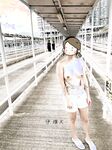 顔を見せることが最善策です！人々は見た目が清らかで、肌が白く、無毛で美しく、女の子を露出するのが大好きであるべきではありません[Yiliwen]を購読して、街頭のスーパーマーケットやショッピングモールでさまざまな人々の前で自分自身を露出させてください。