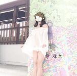 顔を見せることが最善策です！人々は見た目が清らかで、肌が白く、無毛で美しく、女の子を露出するのが大好きであるべきではありません[Yiliwen]を購読して、街頭のスーパーマーケットやショッピングモールでさまざまな人々の前で自分自身を露出させてください。