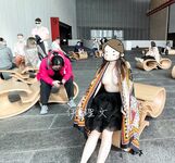 顔を見せることが最善策です！人々は見た目が清らかで、肌が白く、無毛で美しく、女の子を露出するのが大好きであるべきではありません[Yiliwen]を購読して、街頭のスーパーマーケットやショッピングモールでさまざまな人々の前で自分自身を露出させてください。