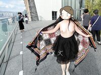 顔を見せることが最善策です！人々は見た目が清らかで、肌が白く、無毛で美しく、女の子を露出するのが大好きであるべきではありません[Yiliwen]を購読して、街頭のスーパーマーケットやショッピングモールでさまざまな人々の前で自分自身を露出させてください。