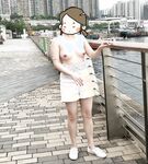顔を見せることが最善策です！人々は見た目が清らかで、肌が白く、無毛で美しく、女の子を露出するのが大好きであるべきではありません[Yiliwen]を購読して、街頭のスーパーマーケットやショッピングモールでさまざまな人々の前で自分自身を露出させてください。