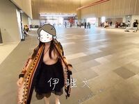 顔を見せることが最善策です！人々は見た目が清らかで、肌が白く、無毛で美しく、女の子を露出するのが大好きであるべきではありません[Yiliwen]を購読して、街頭のスーパーマーケットやショッピングモールでさまざまな人々の前で自分自身を露出させてください。