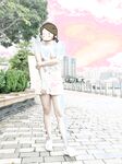 顔を見せることが最善策です！人々は見た目が清らかで、肌が白く、無毛で美しく、女の子を露出するのが大好きであるべきではありません[Yiliwen]を購読して、街頭のスーパーマーケットやショッピングモールでさまざまな人々の前で自分自身を露出させてください。