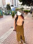 顔を見せることが最善策です！人々は見た目が清らかで、肌が白く、無毛で美しく、女の子を露出するのが大好きであるべきではありません[Yiliwen]を購読して、街頭のスーパーマーケットやショッピングモールでさまざまな人々の前で自分自身を露出させてください。