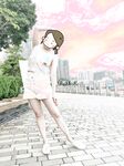 顔を見せることが最善策です！人々は見た目が清らかで、肌が白く、無毛で美しく、女の子を露出するのが大好きであるべきではありません[Yiliwen]を購読して、街頭のスーパーマーケットやショッピングモールでさまざまな人々の前で自分自身を露出させてください。