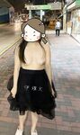 顔を見せることが最善策です！人々は見た目が清らかで、肌が白く、無毛で美しく、女の子を露出するのが大好きであるべきではありません[Yiliwen]を購読して、街頭のスーパーマーケットやショッピングモールでさまざまな人々の前で自分自身を露出させてください。