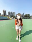 顔を見せることが最善策です！人々は見た目が清らかで、肌が白く、無毛で美しく、女の子を露出するのが大好きであるべきではありません[Yiliwen]を購読して、街頭のスーパーマーケットやショッピングモールでさまざまな人々の前で自分自身を露出させてください。