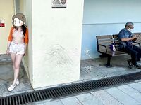 顔を見せることが最善策です！人々は見た目が清らかで、肌が白く、無毛で美しく、女の子を露出するのが大好きであるべきではありません[Yiliwen]を購読して、街頭のスーパーマーケットやショッピングモールでさまざまな人々の前で自分自身を露出させてください。