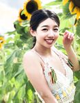 顔を見せることが最善策です！人々は見た目が清らかで、肌が白く、無毛で美しく、女の子を露出するのが大好きであるべきではありません[Yiliwen]を購読して、街頭のスーパーマーケットやショッピングモールでさまざまな人々の前で自分自身を露出させてください。