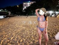 顔を見せることが最善策です！人々は見た目が清らかで、肌が白く、無毛で美しく、女の子を露出するのが大好きであるべきではありません[Yiliwen]を購読して、街頭のスーパーマーケットやショッピングモールでさまざまな人々の前で自分自身を露出させてください。