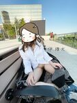 顔を見せることが最善策です！人々は見た目が清らかで、肌が白く、無毛で美しく、女の子を露出するのが大好きであるべきではありません[Yiliwen]を購読して、街頭のスーパーマーケットやショッピングモールでさまざまな人々の前で自分自身を露出させてください。