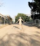 顔を見せることが最善策です！人々は見た目が清らかで、肌が白く、無毛で美しく、女の子を露出するのが大好きであるべきではありません[Yiliwen]を購読して、街頭のスーパーマーケットやショッピングモールでさまざまな人々の前で自分自身を露出させてください。