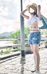 顔を見せることが最善策です！人々は見た目が清らかで、肌が白く、無毛で美しく、女の子を露出するのが大好きであるべきではありません[Yiliwen]を購読して、街頭のスーパーマーケットやショッピングモールでさまざまな人々の前で自分自身を露出させてください。