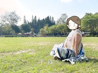 顔を見せることが最善策です！人々は見た目が清らかで、肌が白く、無毛で美しく、女の子を露出するのが大好きであるべきではありません[Yiliwen]を購読して、街頭のスーパーマーケットやショッピングモールでさまざまな人々の前で自分自身を露出させてください。