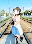 顔を見せることが最善策です！人々は見た目が清らかで、肌が白く、無毛で美しく、女の子を露出するのが大好きであるべきではありません[Yiliwen]を購読して、街頭のスーパーマーケットやショッピングモールでさまざまな人々の前で自分自身を露出させてください。