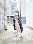 顔を見せることが最善策です！人々は見た目が清らかで、肌が白く、無毛で美しく、女の子を露出するのが大好きであるべきではありません[Yiliwen]を購読して、街頭のスーパーマーケットやショッピングモールでさまざまな人々の前で自分自身を露出させてください。