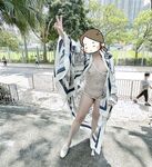 顔を見せることが最善策です！人々は見た目が清らかで、肌が白く、無毛で美しく、女の子を露出するのが大好きであるべきではありません[Yiliwen]を購読して、街頭のスーパーマーケットやショッピングモールでさまざまな人々の前で自分自身を露出させてください。
