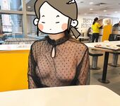顔を見せることが最善策です！人々は見た目が清らかで、肌が白く、無毛で美しく、女の子を露出するのが大好きであるべきではありません[Yiliwen]を購読して、街頭のスーパーマーケットやショッピングモールでさまざまな人々の前で自分自身を露出させてください。