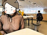顔を見せることが最善策です！人々は見た目が清らかで、肌が白く、無毛で美しく、女の子を露出するのが大好きであるべきではありません[Yiliwen]を購読して、街頭のスーパーマーケットやショッピングモールでさまざまな人々の前で自分自身を露出させてください。